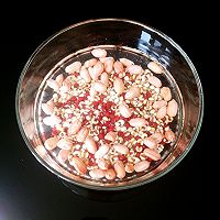 薏米红豆花生瘦身养颜粥的做法图解2