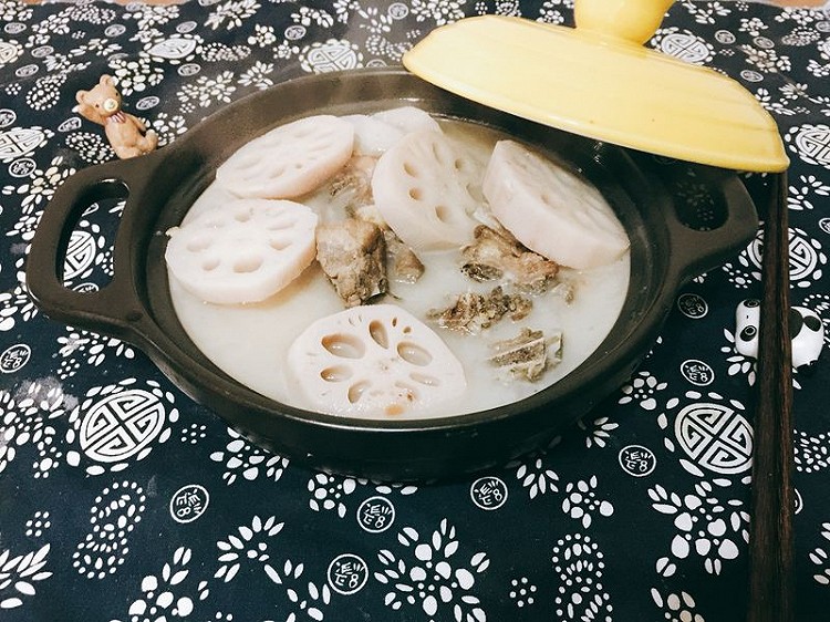 莲藕排骨汤的做法