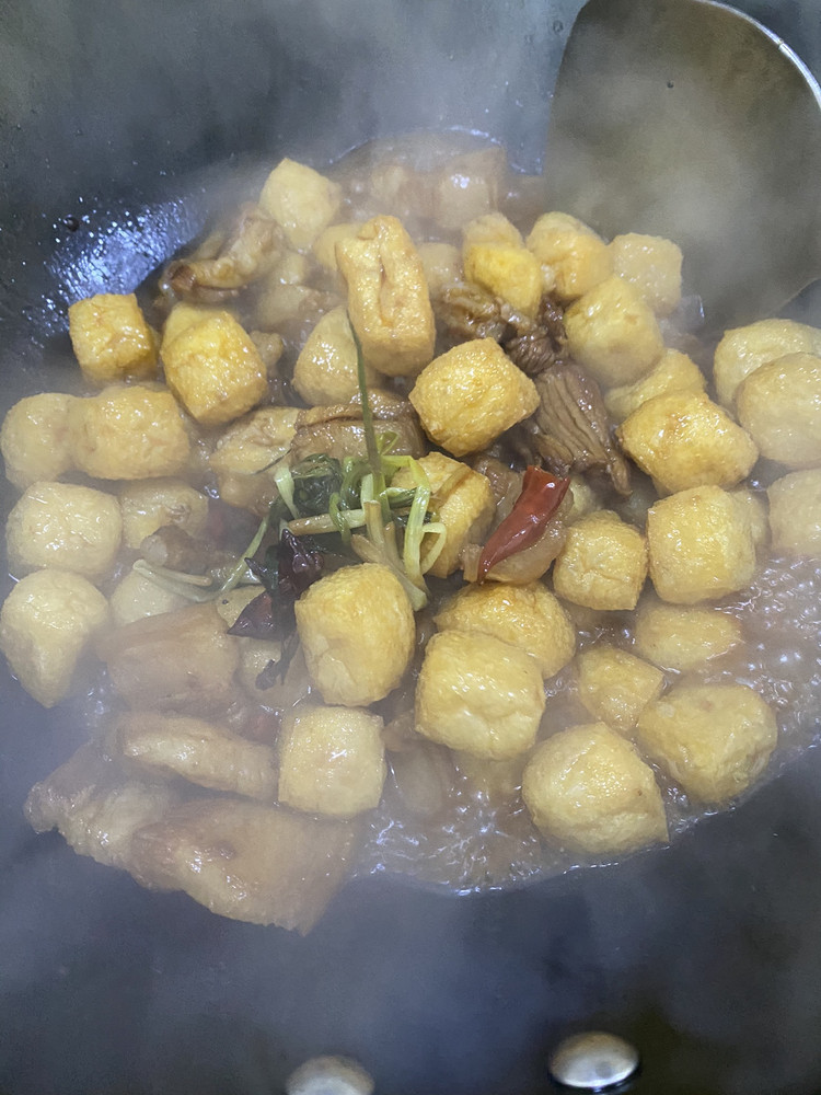 红烧肉腌菜豆腐果锅的做法