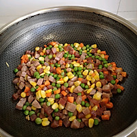 #i上冬日 吃在e起#黑椒松仁杂粮蛋炒饭的做法图解5