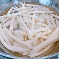 凉拌干凉皮的做法图解1