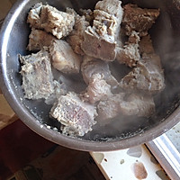 砂锅排骨烩酸菜的做法图解1