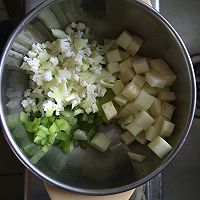 宝宝餐—骨汤红烩红烩蔬菜的做法图解1