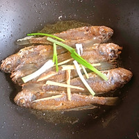 #鲜到鲜得舟山带鱼0元试吃#豆瓣酱焖小黄鱼的做法图解4