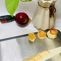 #皇后红玫瑰花式做法#酥皮苹果卷#苹果玫瑰的做法图解7