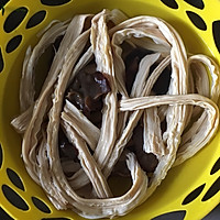 凉拌腐竹木耳的做法图解1