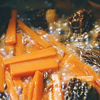 #餐桌上的春日限定#鱼浆羊肚菌烩胡萝卜的做法图解10