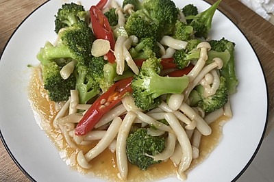 西蓝花烩白玉菇