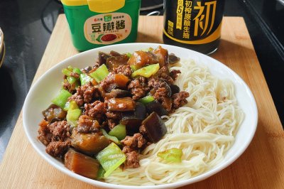 酱丁茄子盖浇面