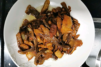 家庭版 简单易做的茶树菇炒猪肉