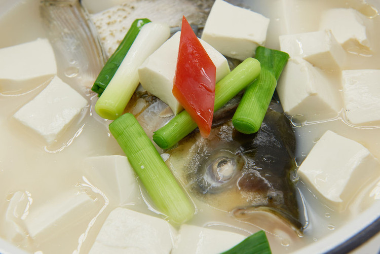 鲢鱼头豆腐汤的做法