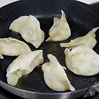 抱蛋煎饺的做法图解2