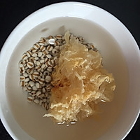 银耳薏米红枣羹的做法图解1