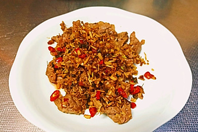 云南菜～韭菜花撇菜根小米辣炒牛肉