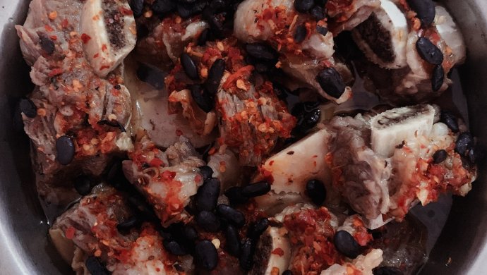 最简单的牛排骨蒸芋头