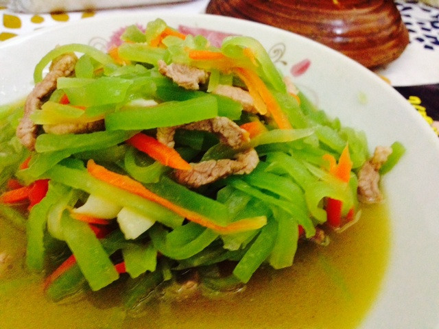 莴笋炒肉丝的做法