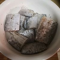 糖醋带鱼的做法图解1