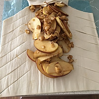 苹果核桃夹心脆皮酥卷的做法图解2