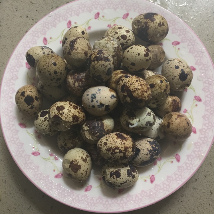 五香（卤味）鹌鹑蛋的做法图解1