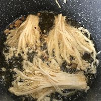#憋在家里吃什么#软炸金针菇的做法图解6