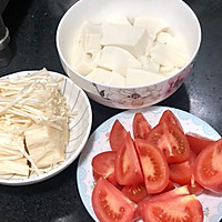 茄汁金针菇炖豆腐的做法图解2