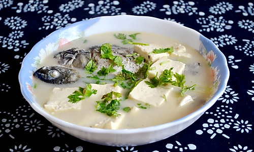 初秋养生汤——鲫鱼豆腐汤的做法