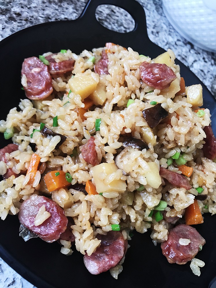 腊肠焖饭的做法