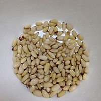 松子仁菠菜的做法图解1