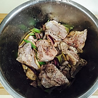 红酒番茄炖牛肉的做法图解1