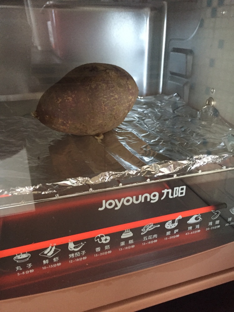 香喷喷的烤红薯的做法图解1