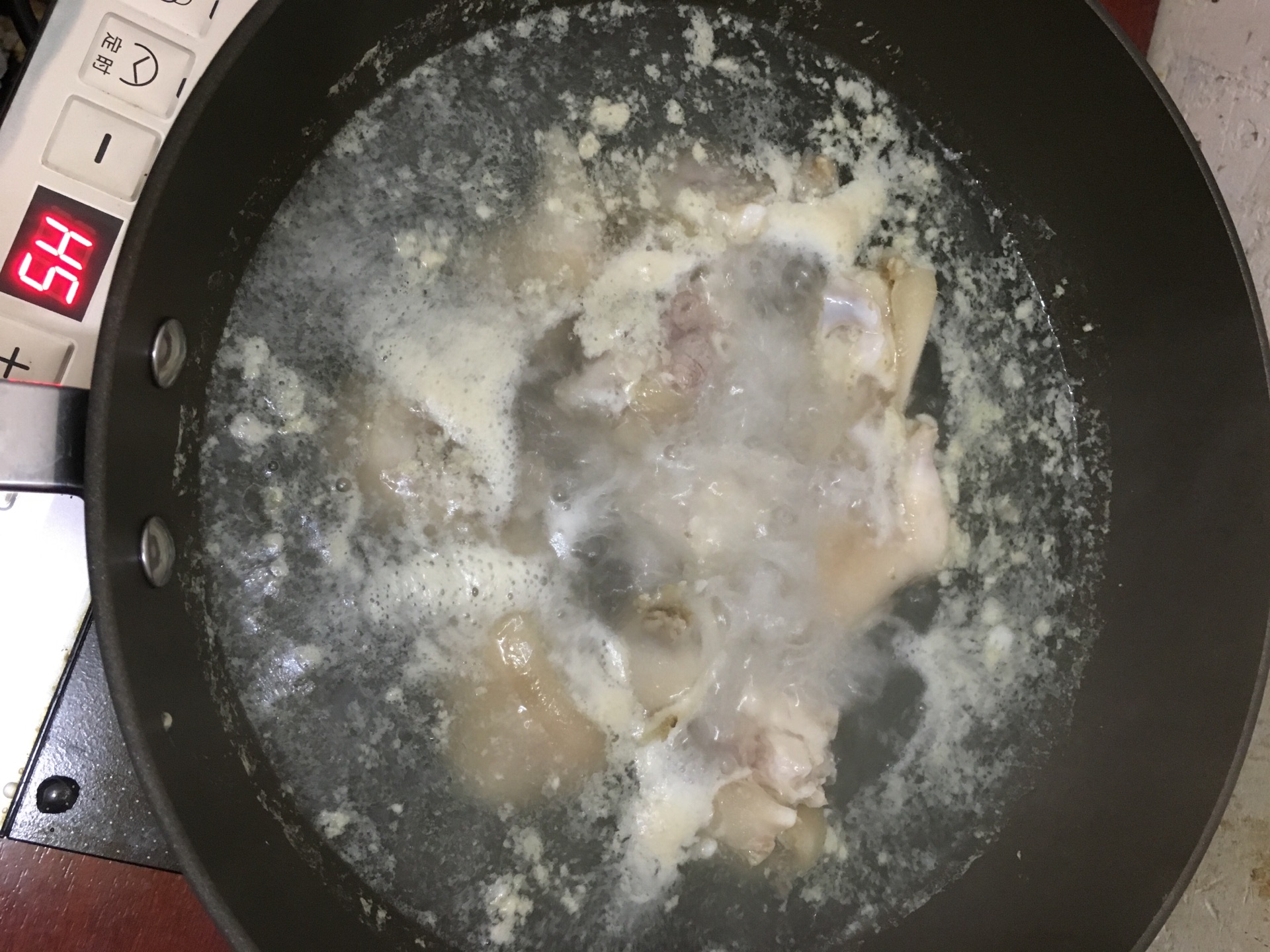 香辣猪蹄的做法图解1