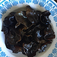 泡椒木耳的做法图解1