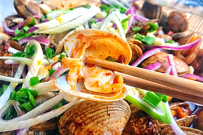 比蒜蓉蛤蜊还好吃的烤蛤蜊，就是火锅蛤蜊！