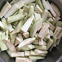 双色蒜蓉茄条的做法图解2