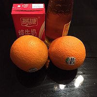 牛奶橙子榨汁的做法图解1