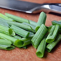 让我的出现，改变你吃货的命运！成为美食家《蒙古牛肉》的做法图解1