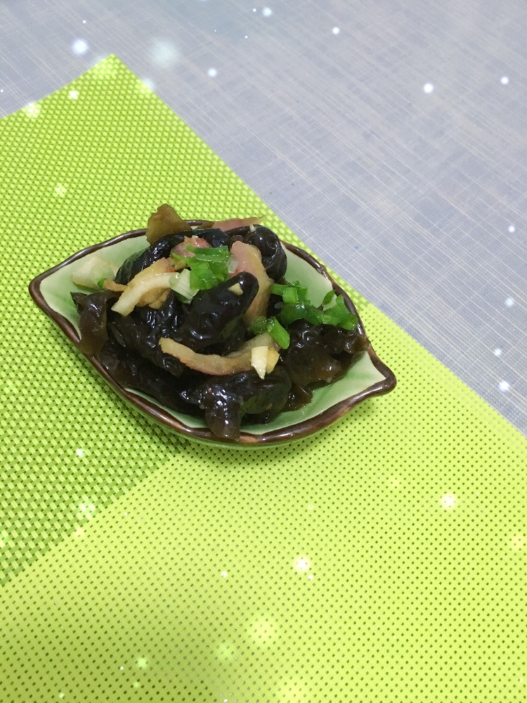 凉拌黑木耳的做法图解1