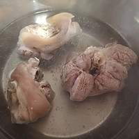 #福气年夜菜#简单快手零厨艺——冬笋猪脚汤的做法图解2