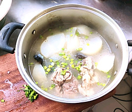 【家常菜】箩卜木耳大骨汤的做法