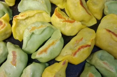 彩色饺子苜蓿香菇鸡蛋饺子