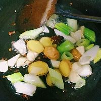 土鸡这样炖才入味，家里老人孩子都爱吃！的做法图解4