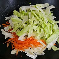  早八人必学！3分钟搞定包菜炒鸡蛋的做法图解7