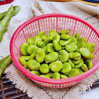 #轻食季怎么吃#葱香蚕豆的做法图解1