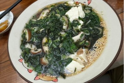 简易晚上刷脂餐（紫菜虾皮香菜香菇豆腐汤）