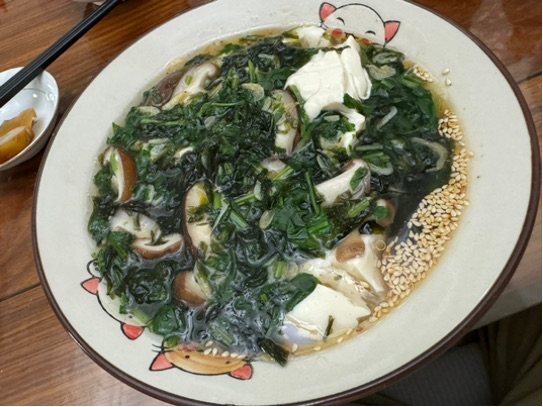 简易晚上刷脂餐（紫菜虾皮香菜香菇豆腐汤）的做法