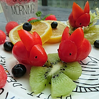 简单的番茄小兔水果盘#好心情早餐#的做法图解3