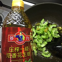 苦瓜酸菜炒牛肉的做法图解7