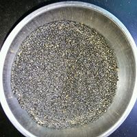 好吃的芝麻花生糖的做法图解2