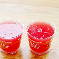 两种纯天然果汁混搭出不一样的口感——西瓜青提果冻杯 的做法图解11