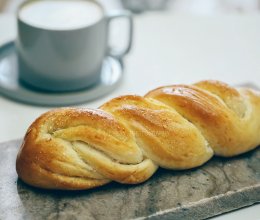 椰蓉辫子面包的做法